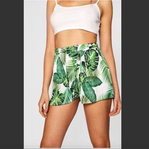 NWT boohoo Palm Print Tie Belt Shorts